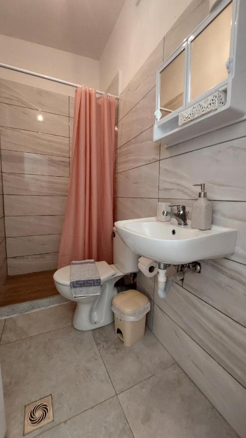 Escape Hotel นีดรี ภายนอก รูปภาพ